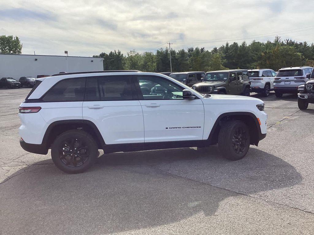 new 2025 Jeep Grand Cherokee car, priced at $38,277