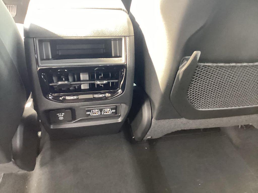 new 2025 Jeep Grand Cherokee car, priced at $38,277