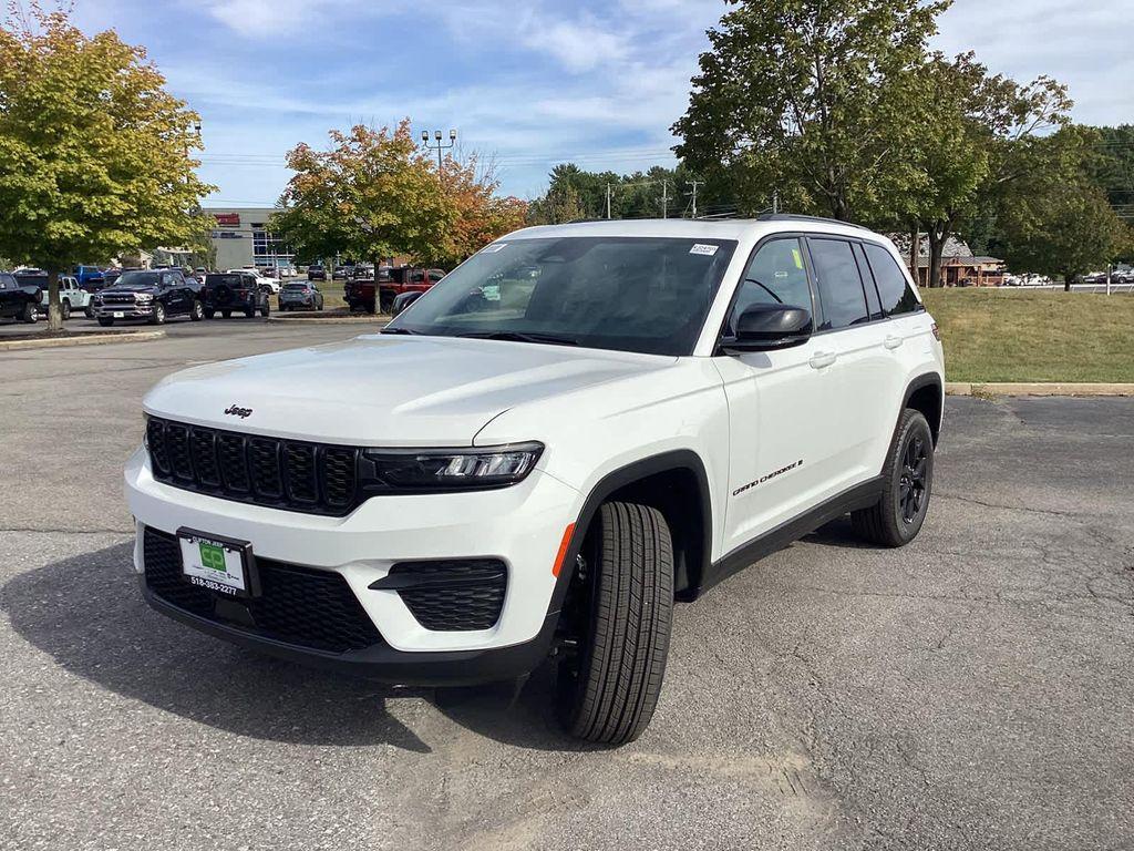 new 2025 Jeep Grand Cherokee car, priced at $38,277