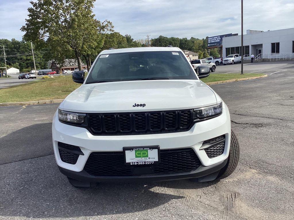 new 2025 Jeep Grand Cherokee car, priced at $38,277