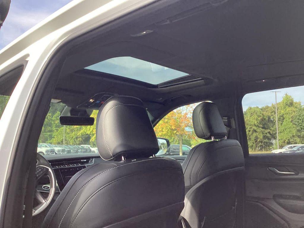 new 2025 Jeep Grand Cherokee car, priced at $38,277