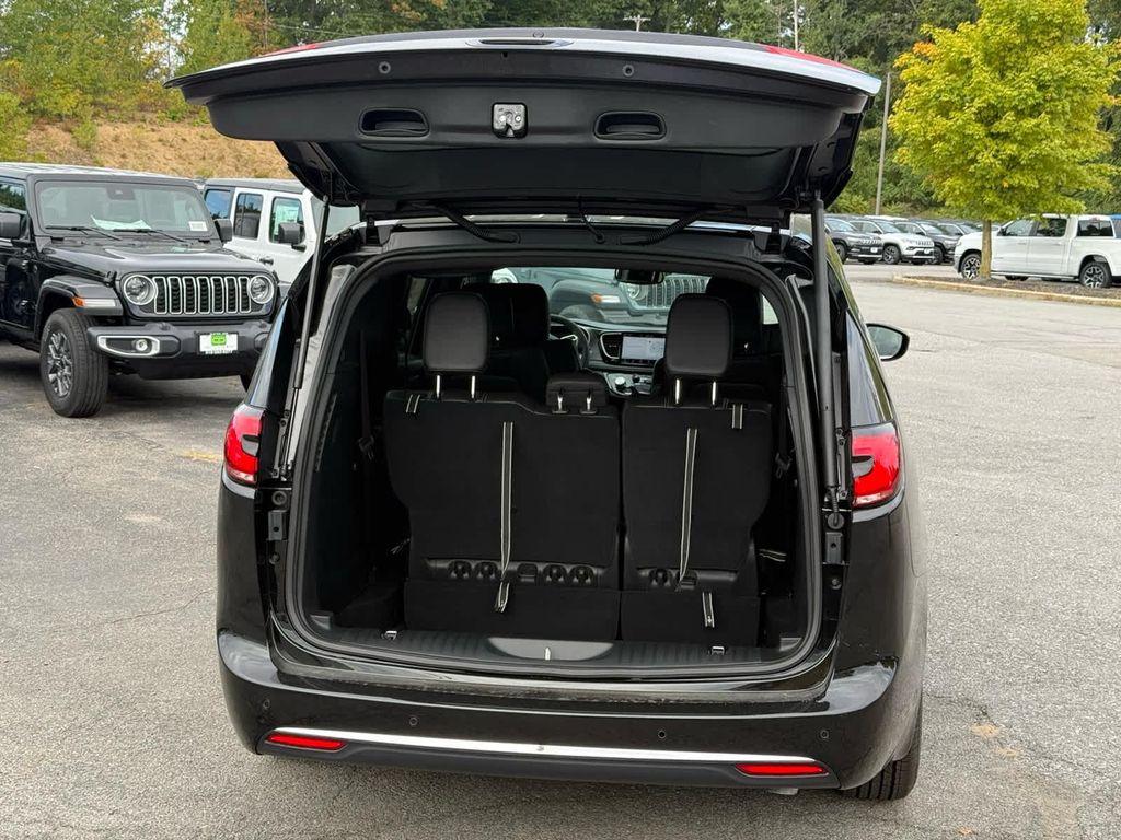 new 2026 Chrysler Pacifica car, priced at $39,918