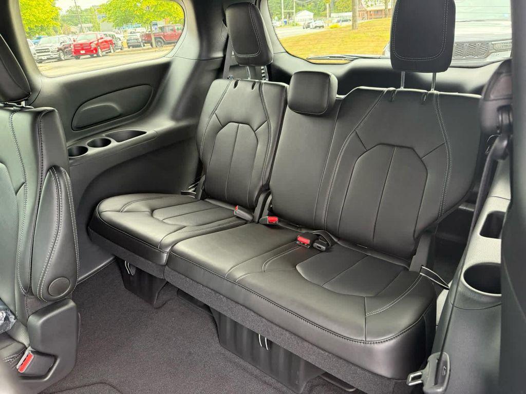 new 2026 Chrysler Pacifica car, priced at $39,918