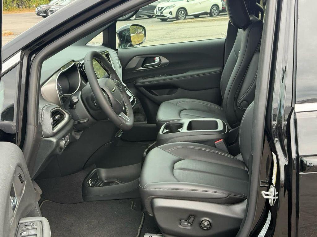 new 2026 Chrysler Pacifica car, priced at $39,918