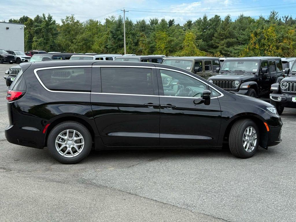 new 2026 Chrysler Pacifica car, priced at $39,918