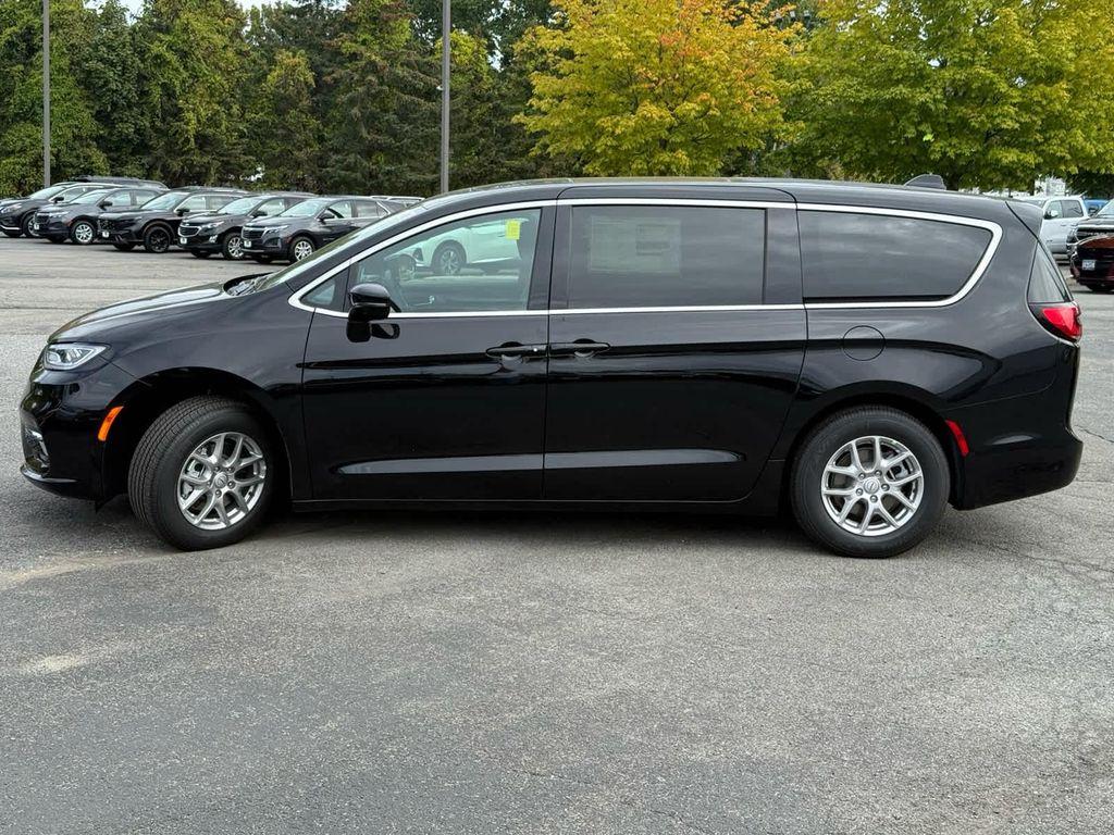 new 2026 Chrysler Pacifica car, priced at $39,918