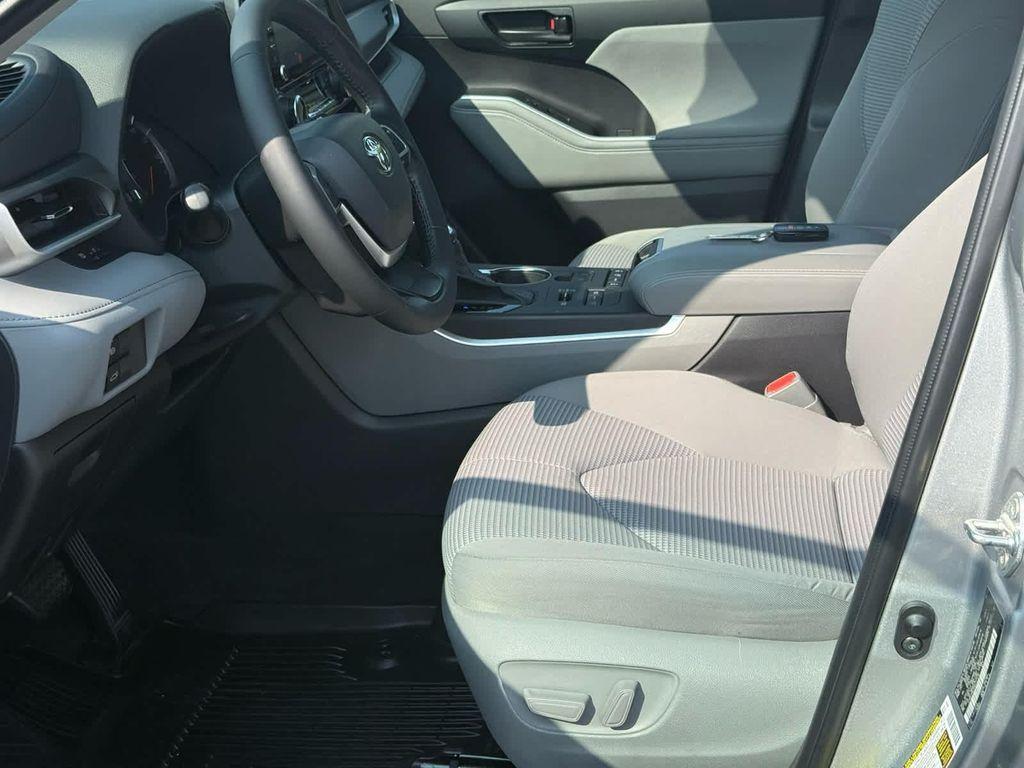 used 2022 Toyota Highlander car, priced at $32,498