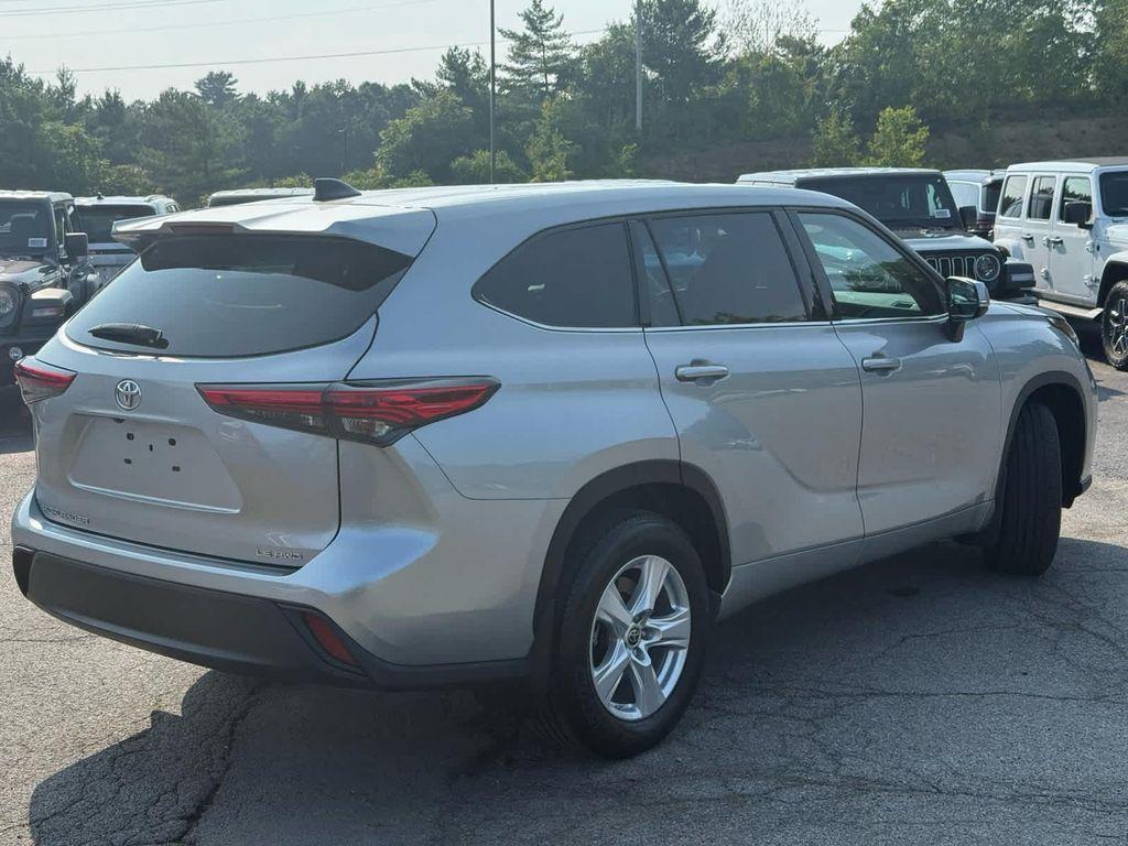 used 2022 Toyota Highlander car, priced at $32,498