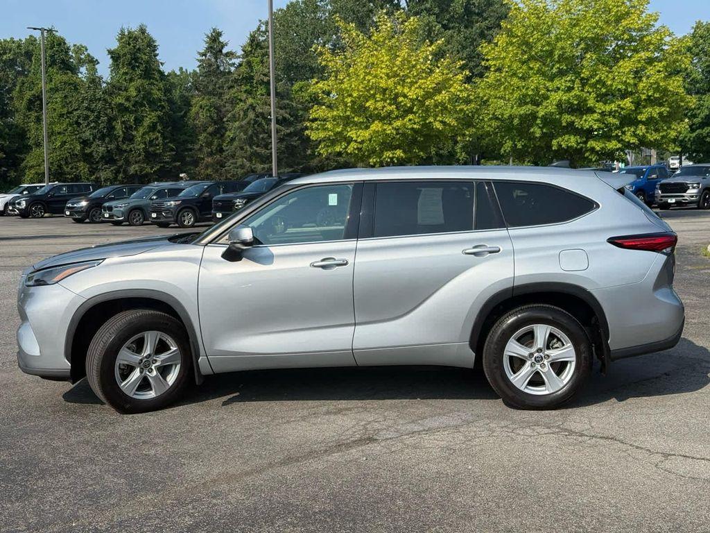 used 2022 Toyota Highlander car, priced at $32,498