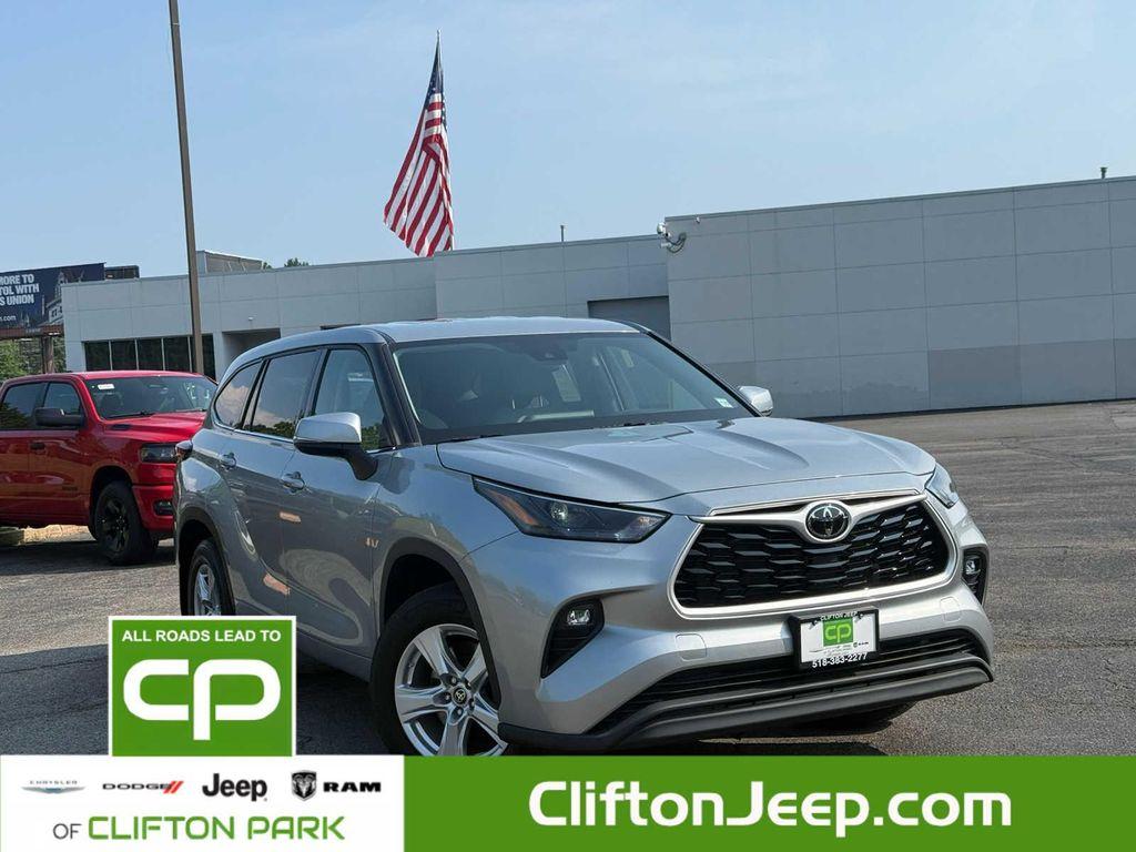 used 2022 Toyota Highlander car, priced at $32,498