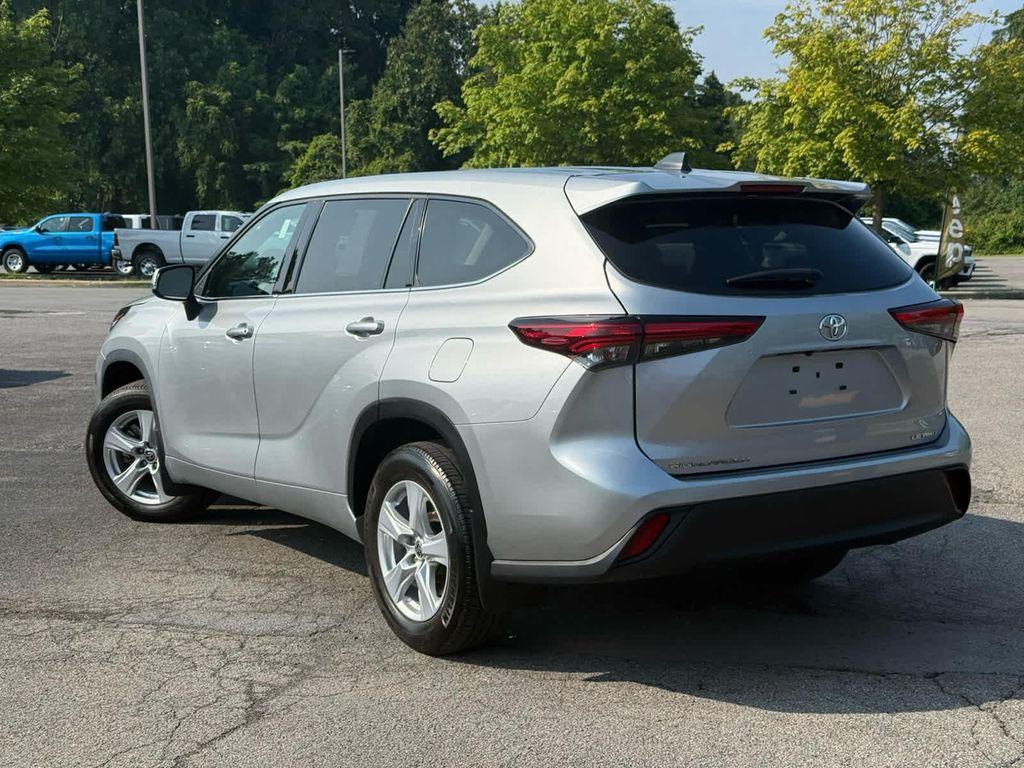 used 2022 Toyota Highlander car, priced at $32,498