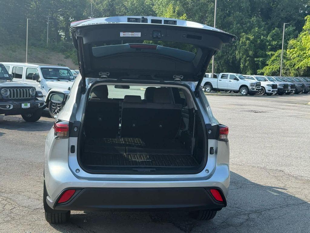 used 2022 Toyota Highlander car, priced at $32,498