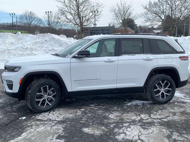 new 2025 Jeep Grand Cherokee car, priced at $49,215