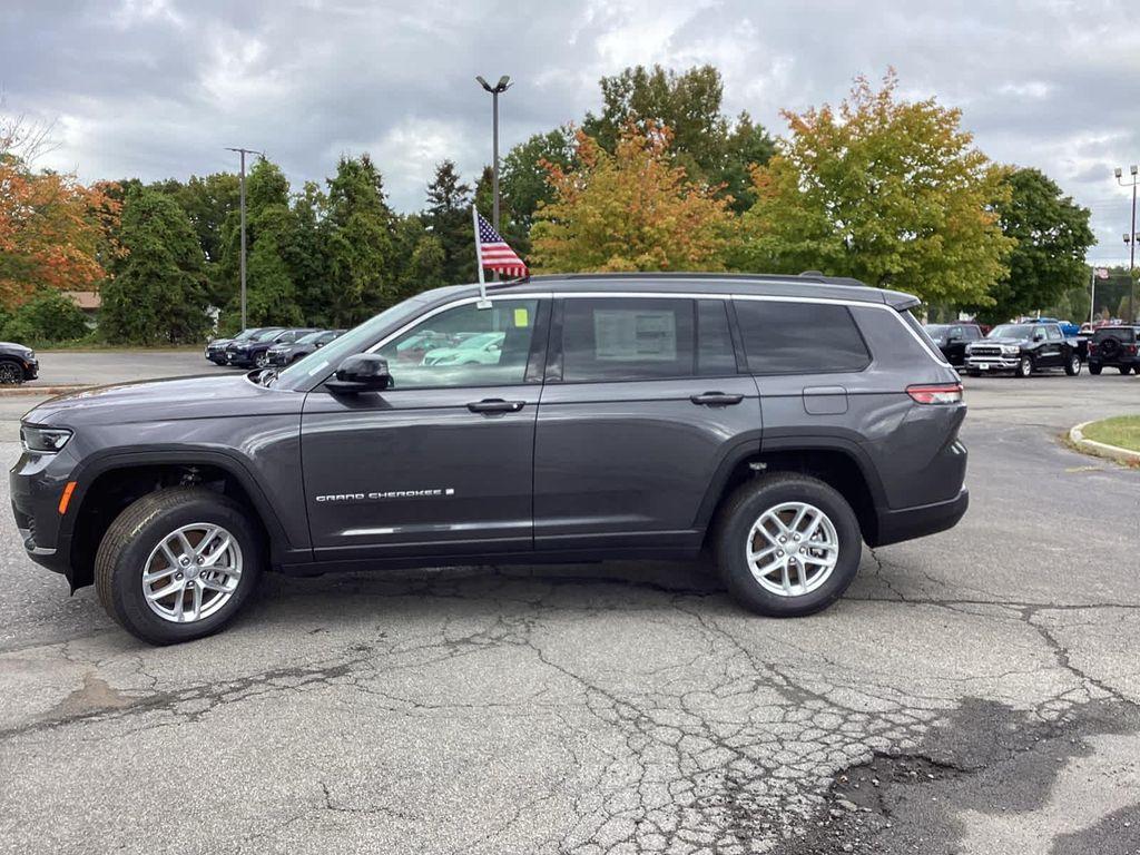 new 2025 Jeep Grand Cherokee car, priced at $40,894
