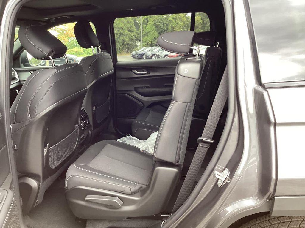 new 2025 Jeep Grand Cherokee car, priced at $40,894