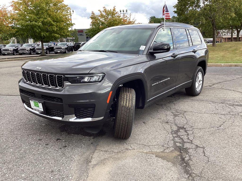 new 2025 Jeep Grand Cherokee car, priced at $40,894