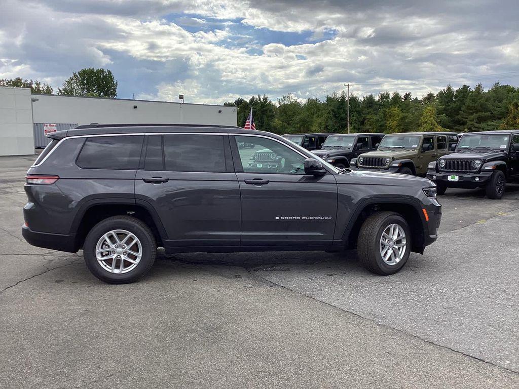 new 2025 Jeep Grand Cherokee car, priced at $40,894