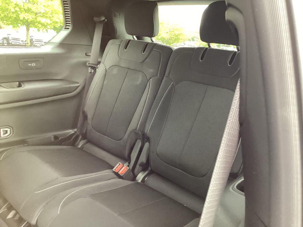 new 2025 Jeep Grand Cherokee car, priced at $40,894