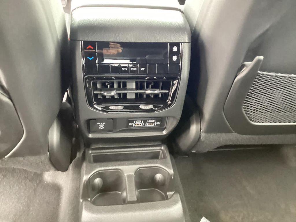 new 2025 Jeep Grand Cherokee car, priced at $40,894