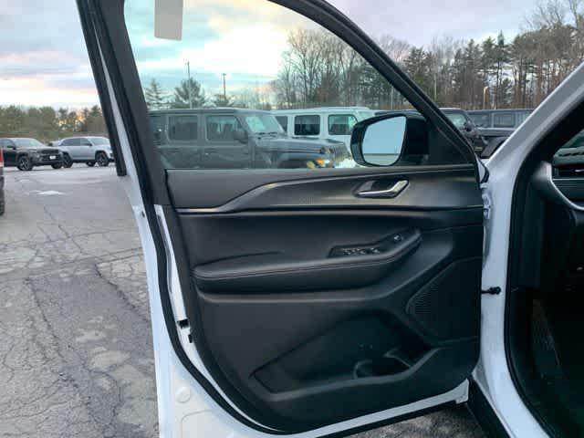 new 2025 Jeep Grand Cherokee car, priced at $42,472