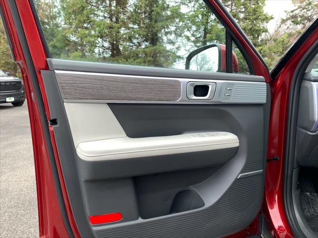 used 2024 Hyundai Santa Fe car, priced at $39,000
