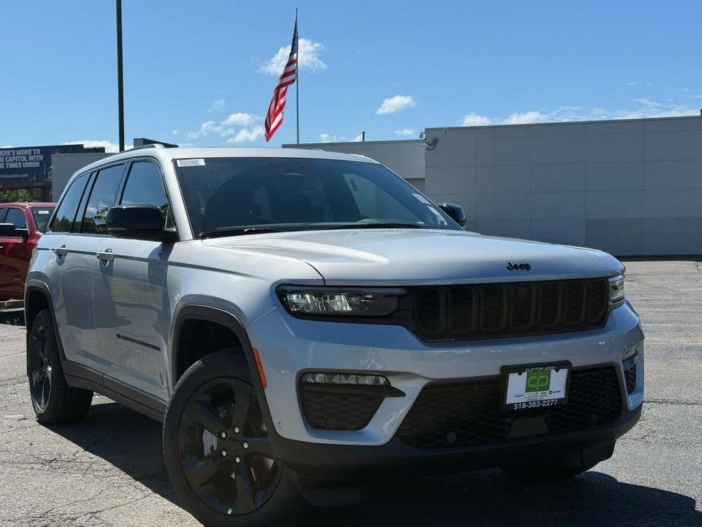 new 2025 Jeep Grand Cherokee car, priced at $52,250