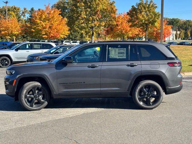 new 2025 Jeep Grand Cherokee car, priced at $55,460