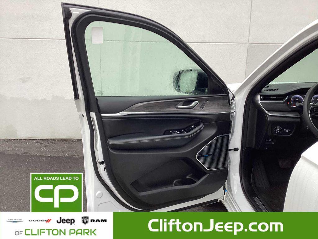 used 2023 Jeep Grand Cherokee car, priced at $40,995