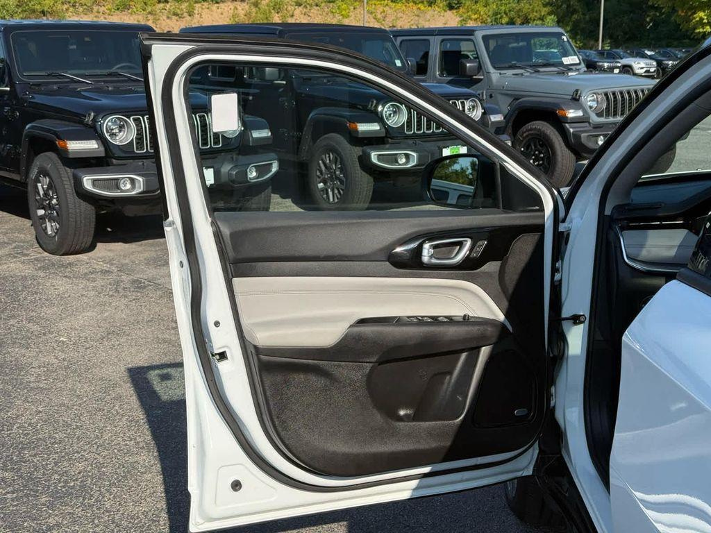 used 2022 Jeep Compass car, priced at $25,284