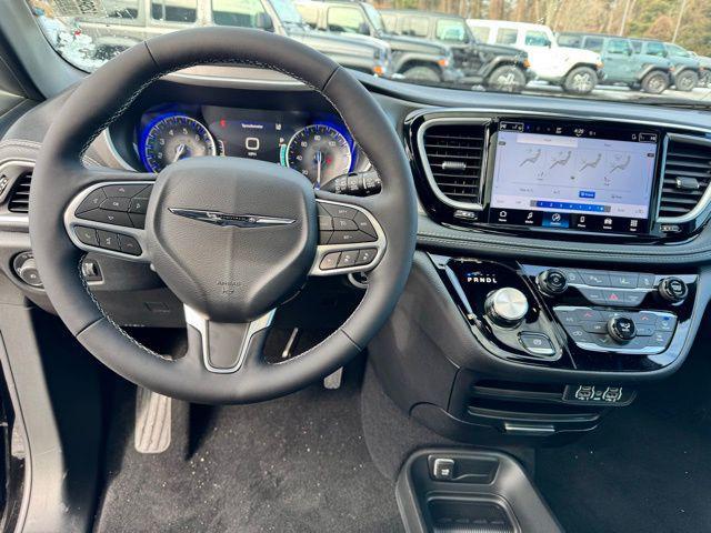 new 2025 Chrysler Pacifica car, priced at $49,035