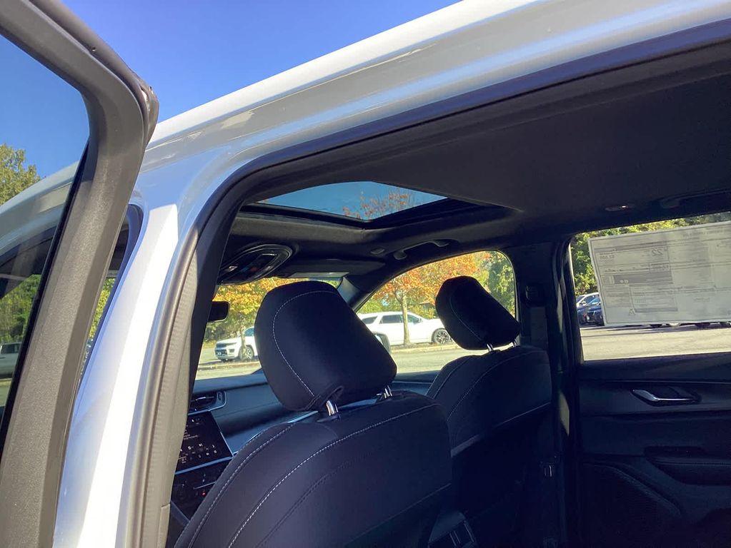 new 2025 Jeep Grand Cherokee car, priced at $40,637