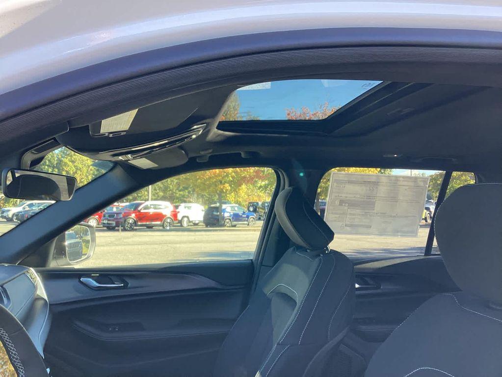 new 2025 Jeep Grand Cherokee car, priced at $40,637