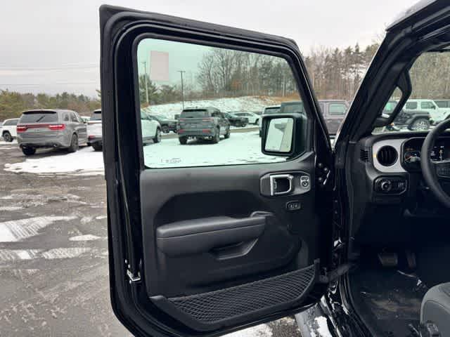 new 2025 Jeep Wrangler car, priced at $46,665