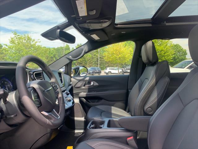 new 2025 Chrysler Pacifica car, priced at $46,368