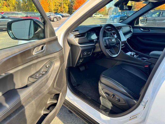 new 2025 Jeep Grand Cherokee car, priced at $48,575