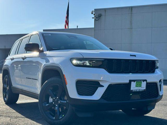 new 2025 Jeep Grand Cherokee car, priced at $48,575