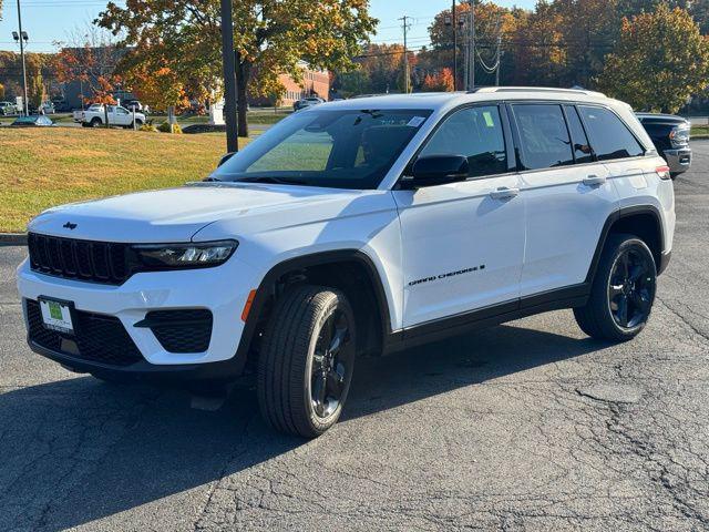 new 2025 Jeep Grand Cherokee car, priced at $48,575