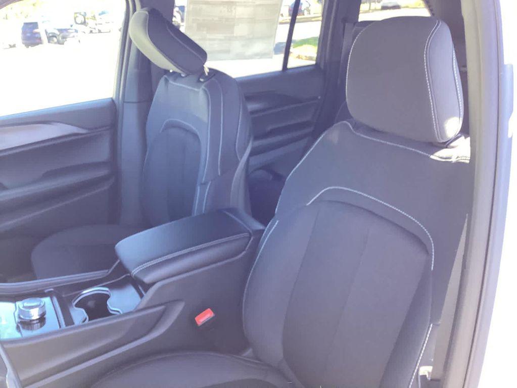 new 2025 Jeep Grand Cherokee car, priced at $39,642