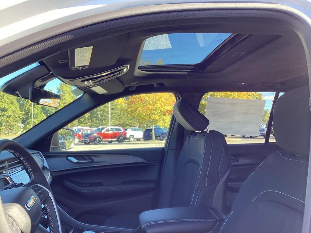 new 2025 Jeep Grand Cherokee car, priced at $39,642