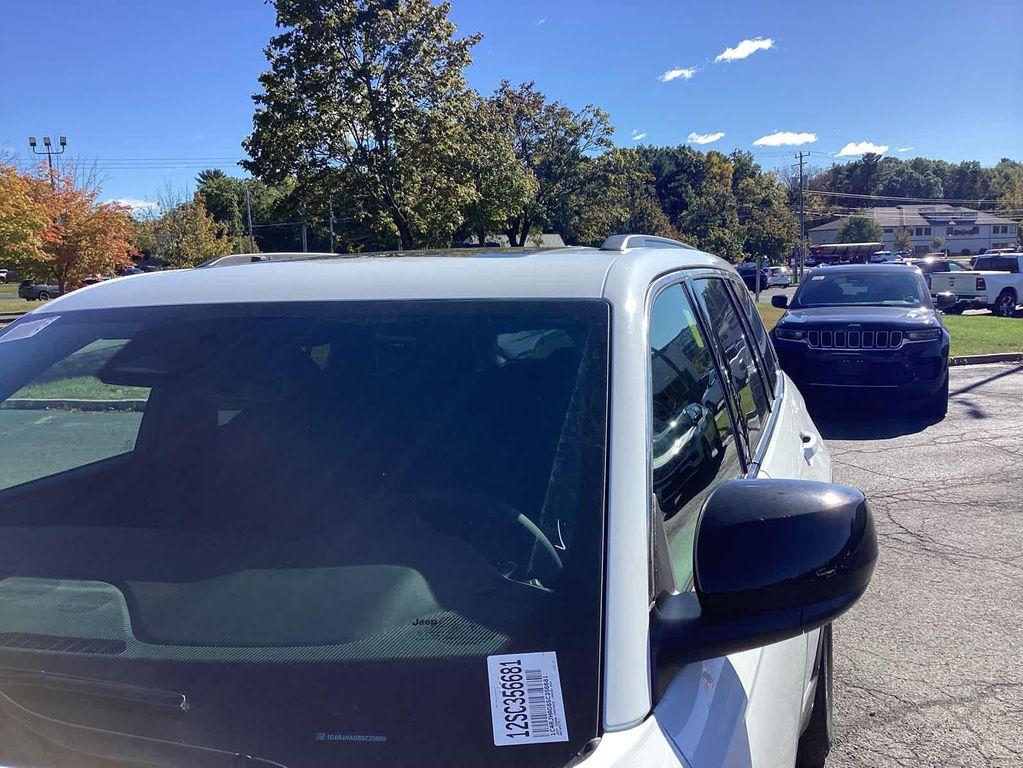 new 2025 Jeep Grand Cherokee car, priced at $39,642