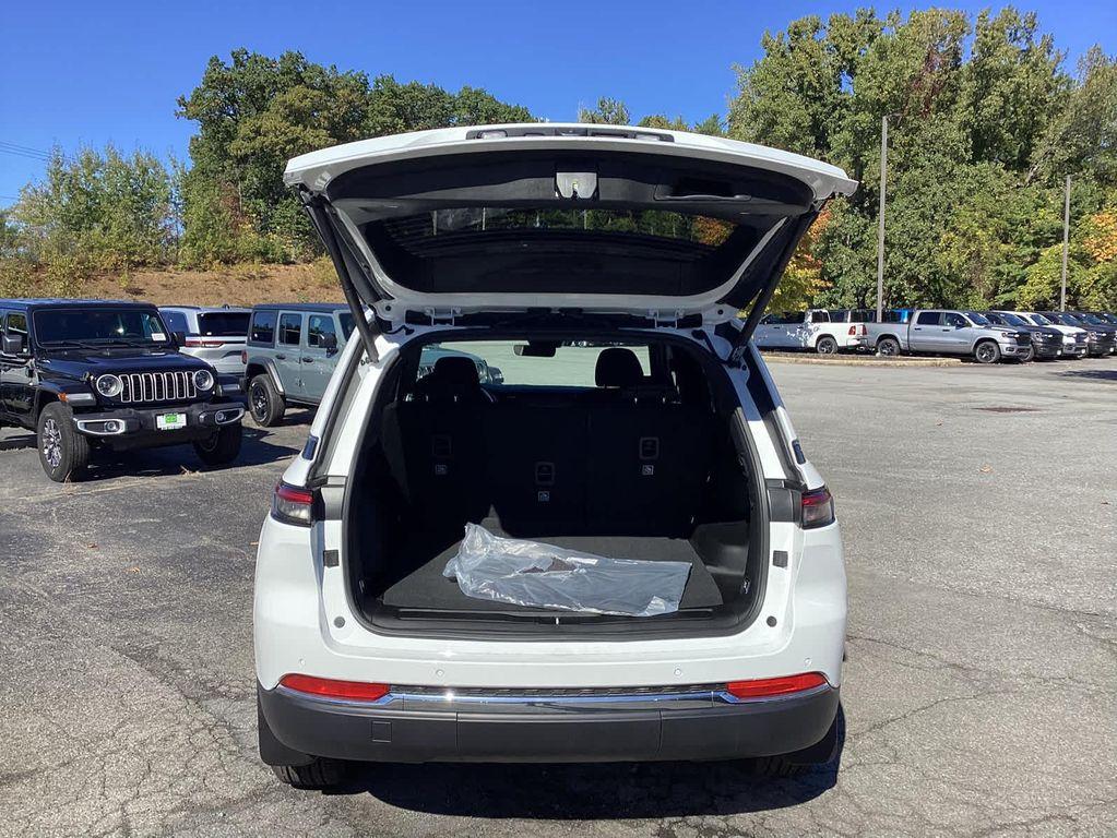 new 2025 Jeep Grand Cherokee car, priced at $39,642