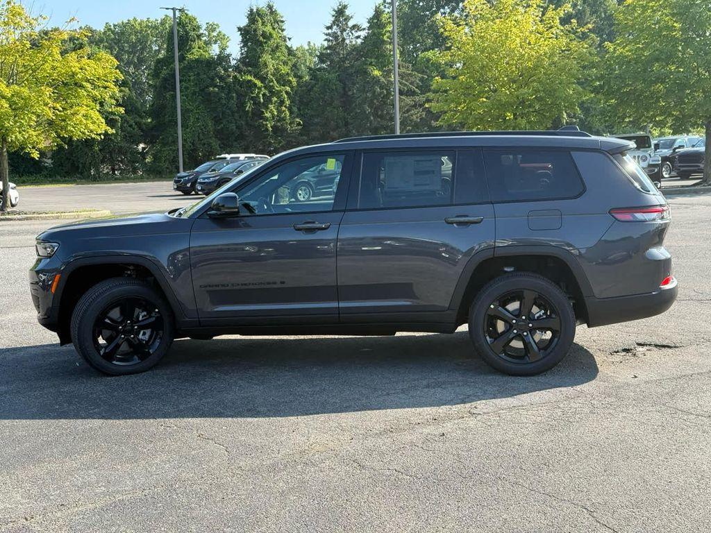 new 2025 Jeep Grand Cherokee car, priced at $48,870