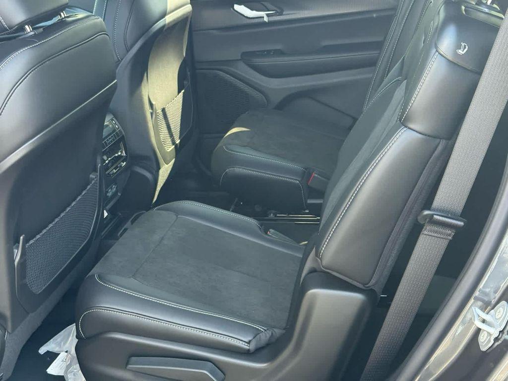 new 2025 Jeep Grand Cherokee car, priced at $48,870