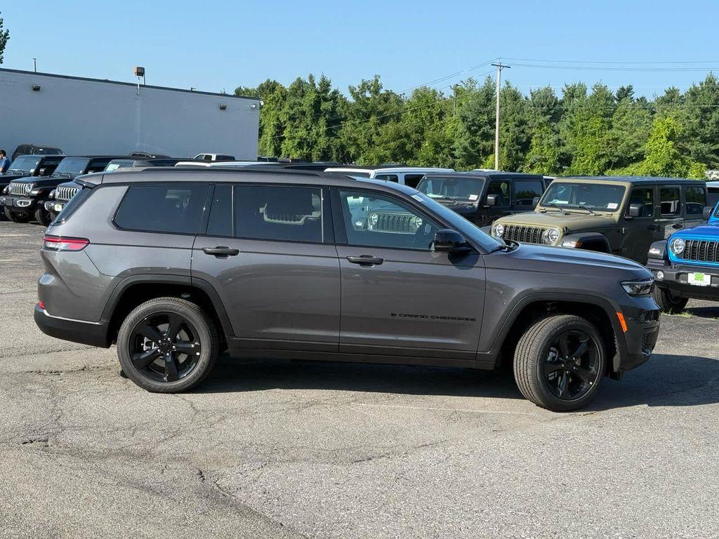new 2025 Jeep Grand Cherokee car, priced at $48,870