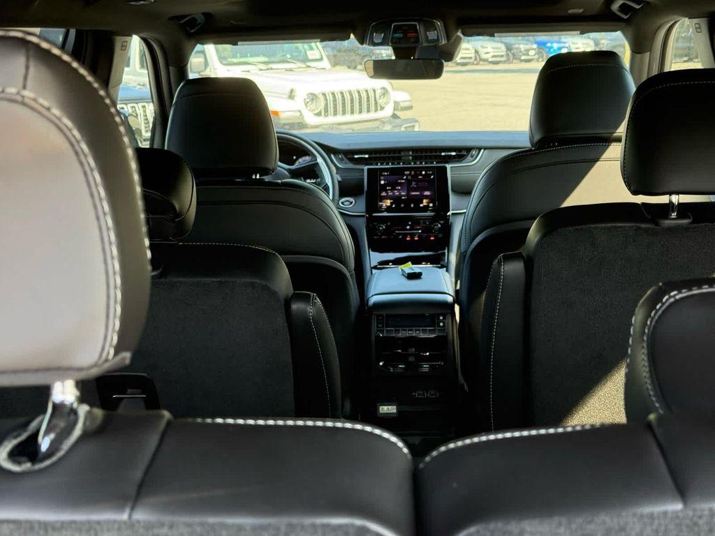 new 2025 Jeep Grand Cherokee car, priced at $48,870