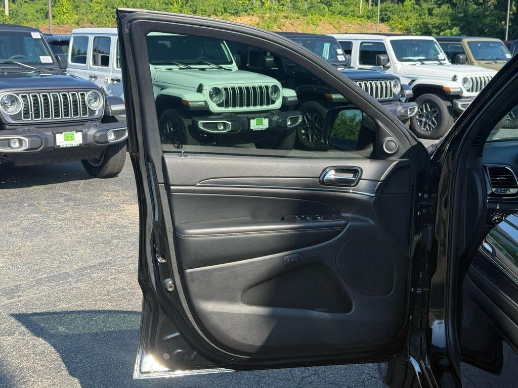 used 2021 Jeep Grand Cherokee car, priced at $28,500