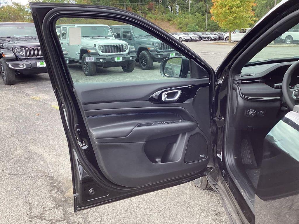 new 2025 Jeep Compass car, priced at $34,959