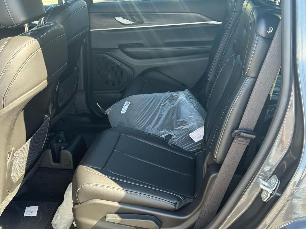new 2025 Jeep Grand Cherokee car, priced at $47,014