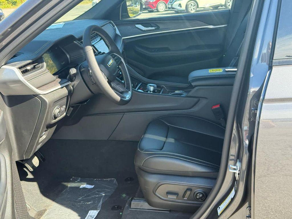 new 2025 Jeep Grand Cherokee car, priced at $47,014