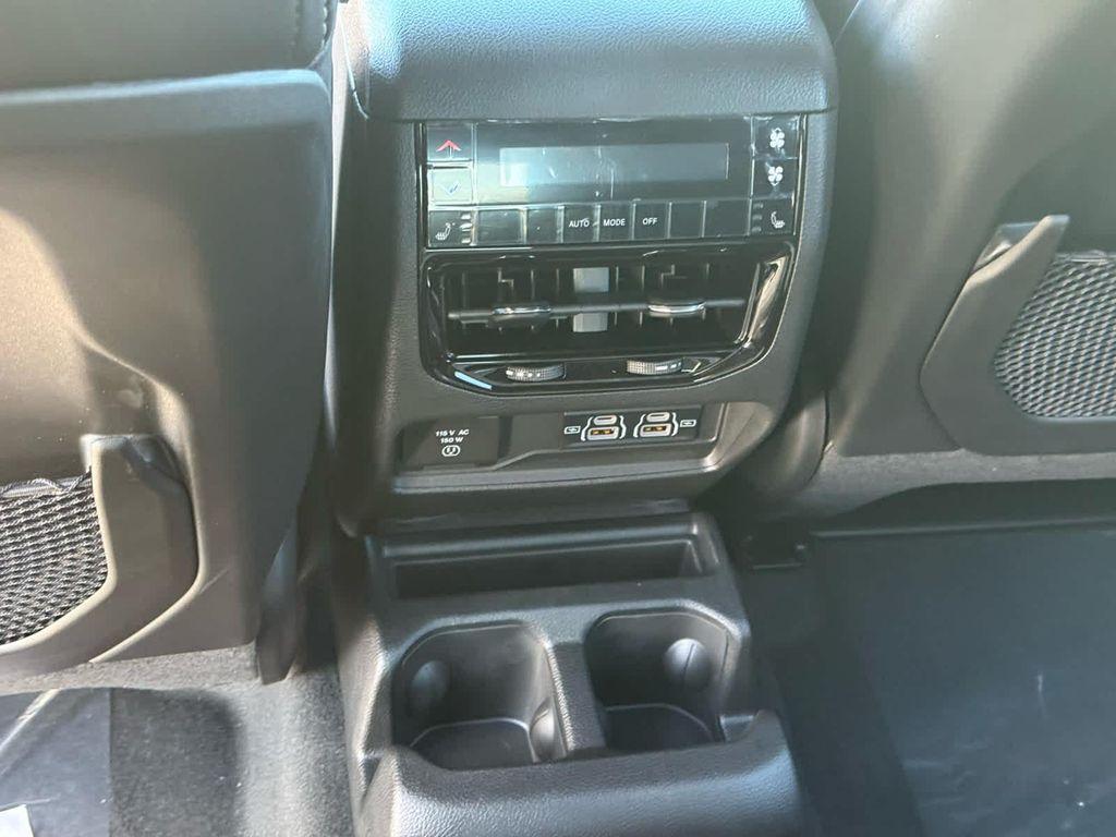 new 2025 Jeep Grand Cherokee car, priced at $47,014